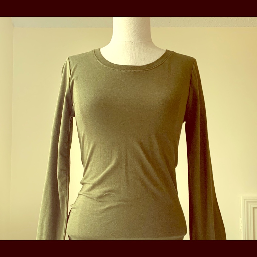 Women’s long sleeve tee